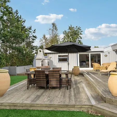 4 Bedroom Beautiful In Ålbæk