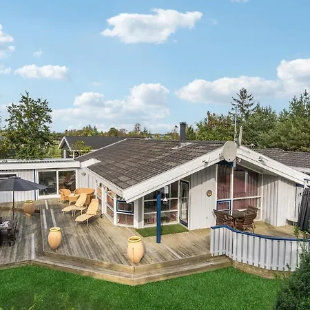 4 Bedroom Beautiful In Ålbæk