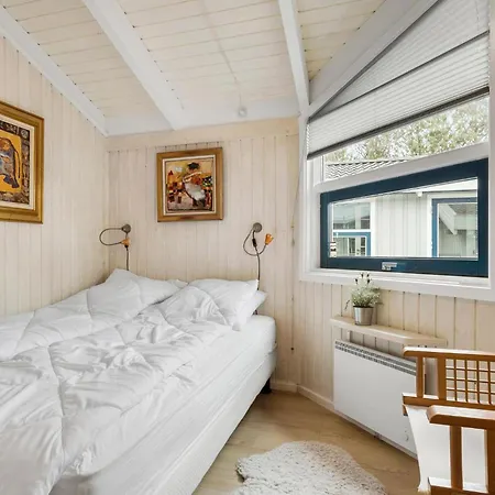 4 Bedroom Beautiful In Ålbæk