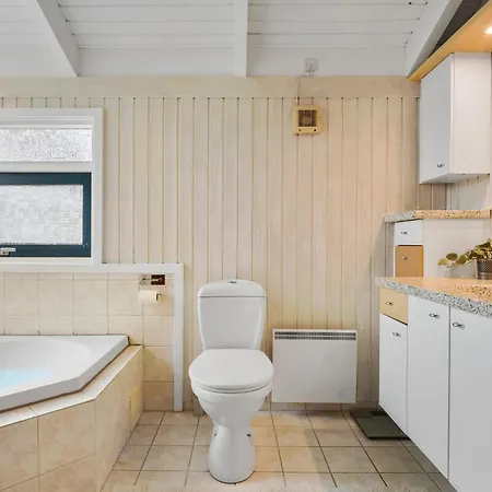 4 Bedroom Beautiful In * Ålbæk