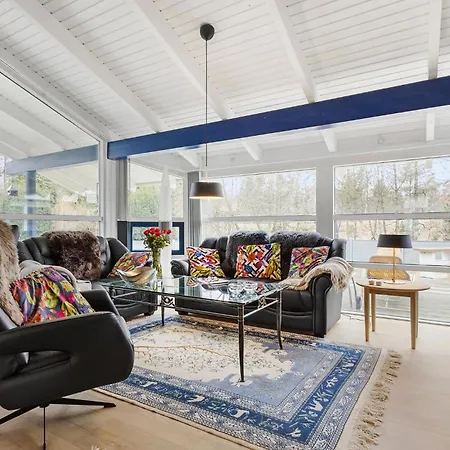 4 Bedroom Beautiful In *