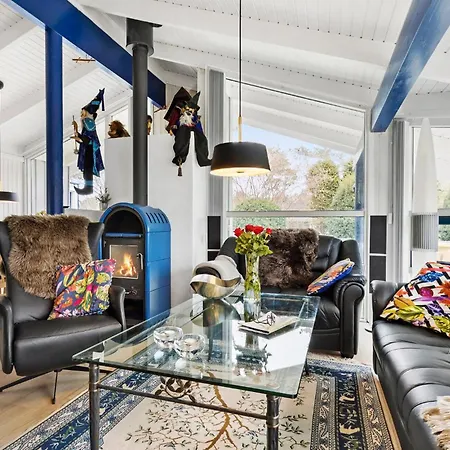 4 Bedroom Beautiful In * Ålbæk